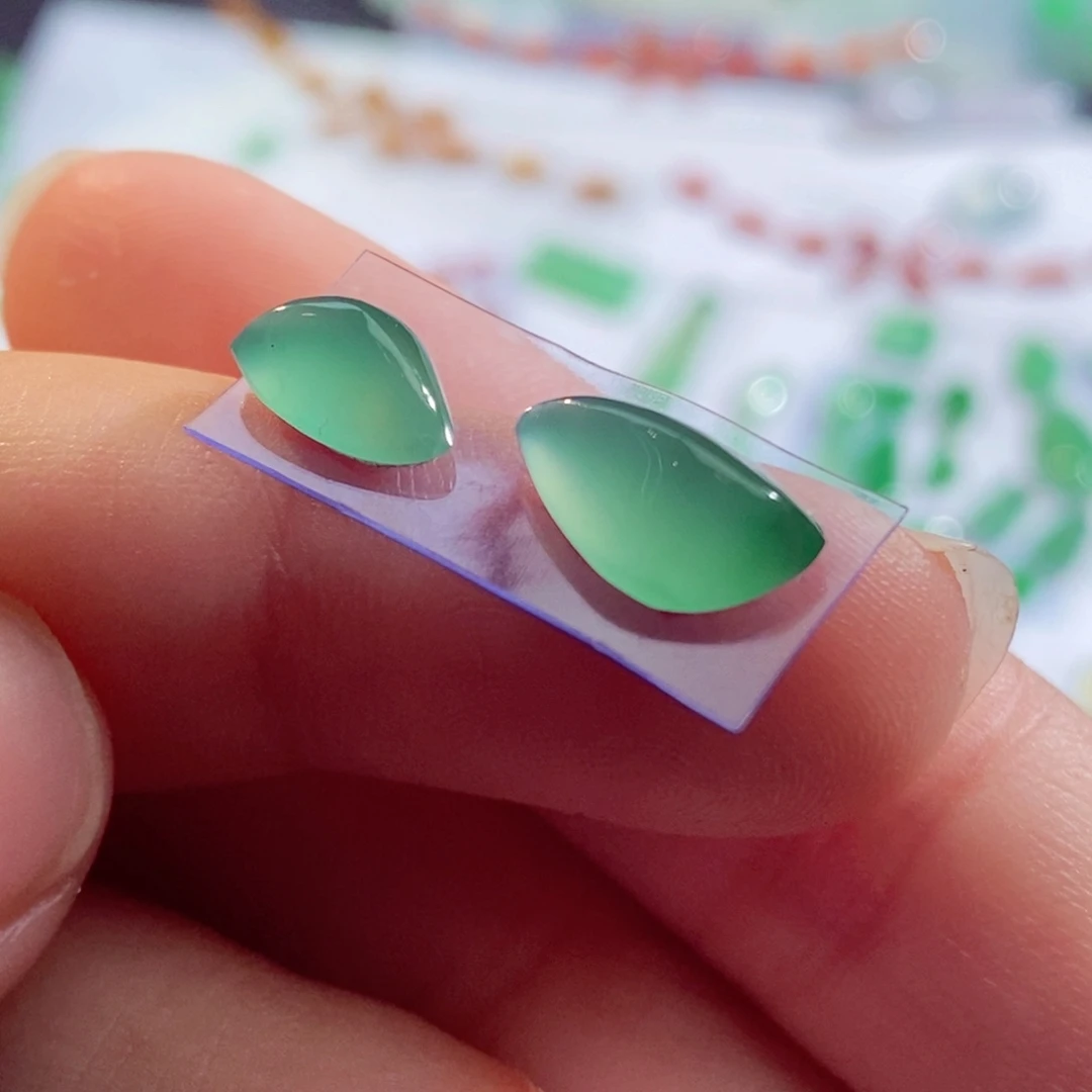 翡翠未镶嵌颈饰缅甸