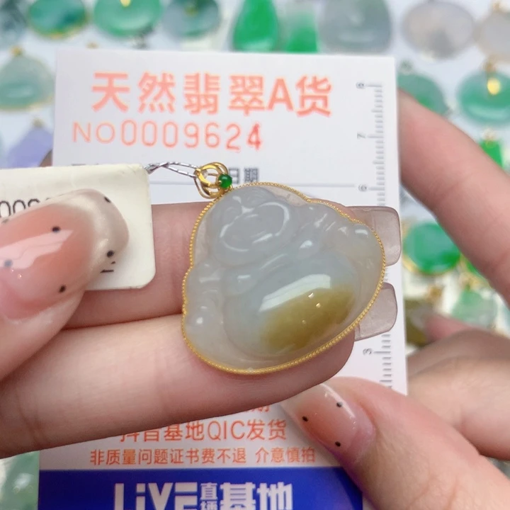 翡翠18K金镶嵌颈饰佛公