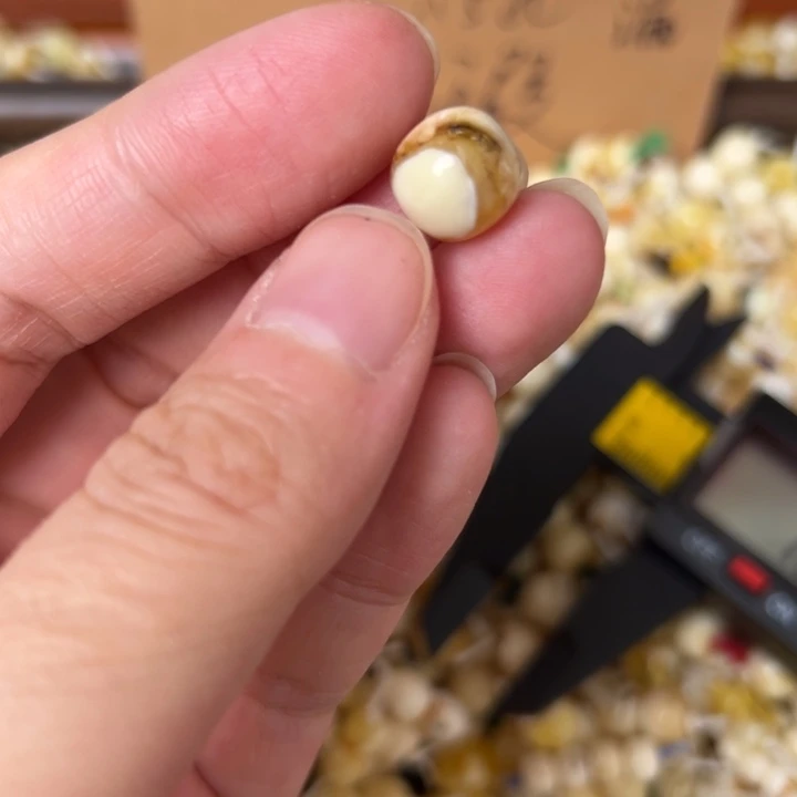 蜜蜡未镶嵌裸石10.1mm一个