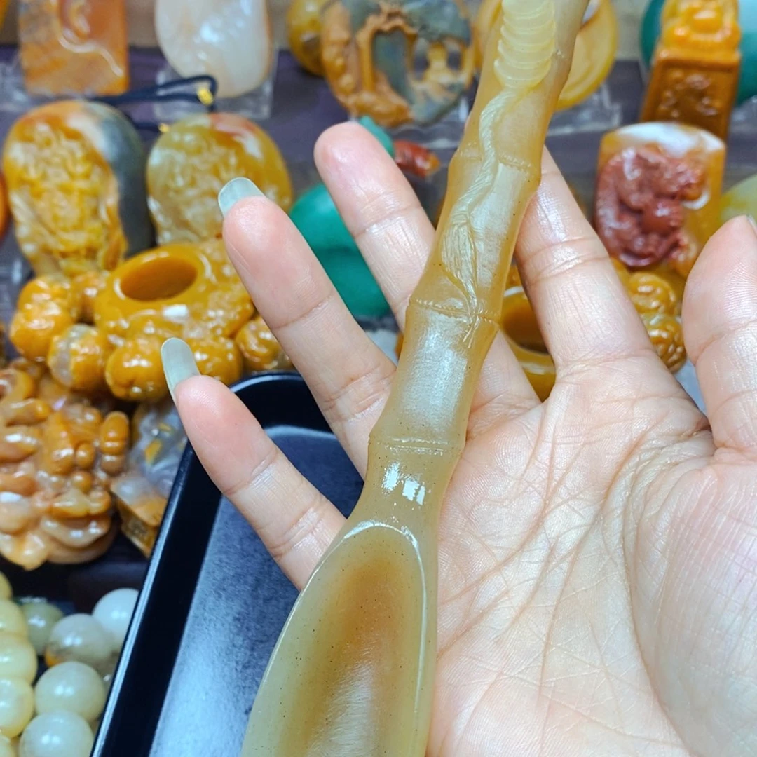 石英质玉（黄龙玉）未镶嵌颈饰