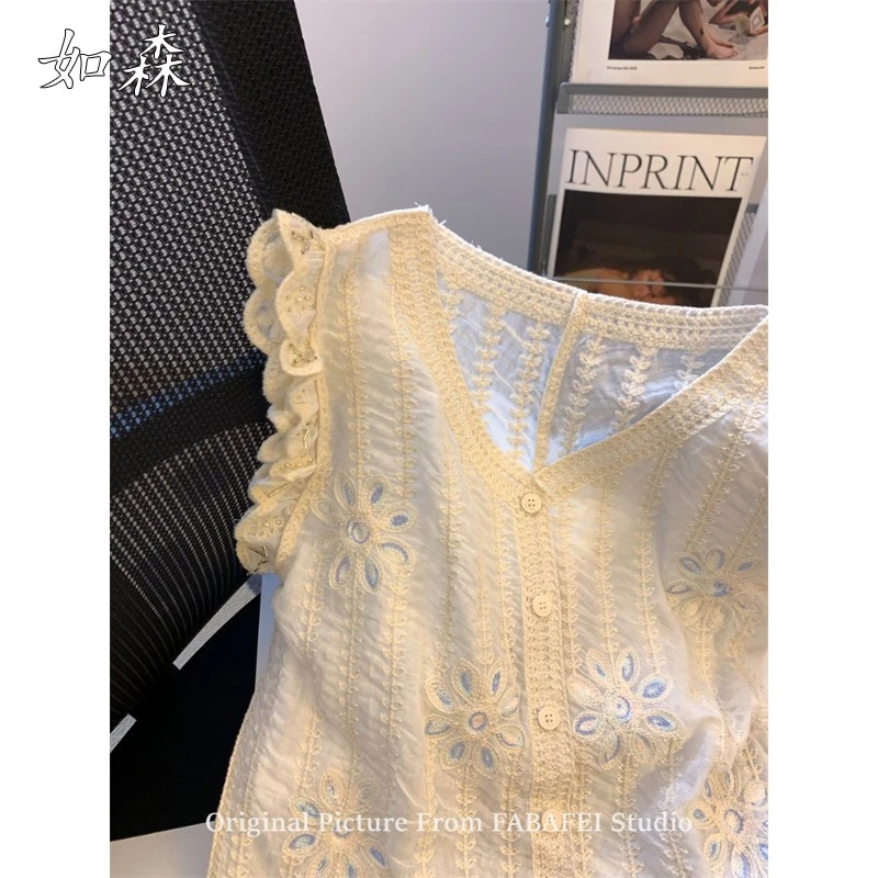 法式v领蕾丝刺绣小飞袖衬衫女2025夏款别致独特木耳边无袖小上衣
