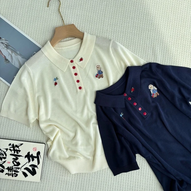 ［春春定制］新款韩版百搭显瘦女时尚重工刺绣小熊针织翻领短袖6461