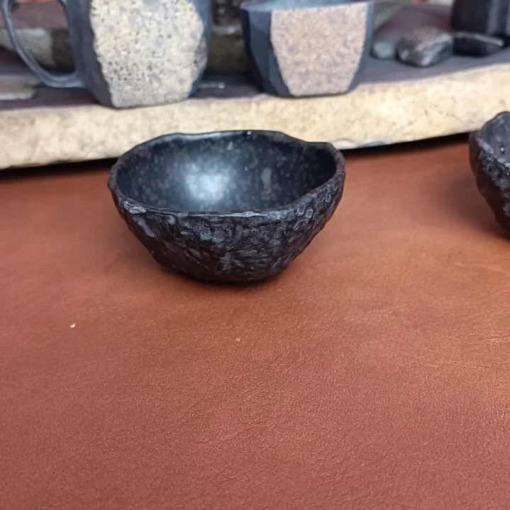 鼎***拓手工雕刻透光随形杯