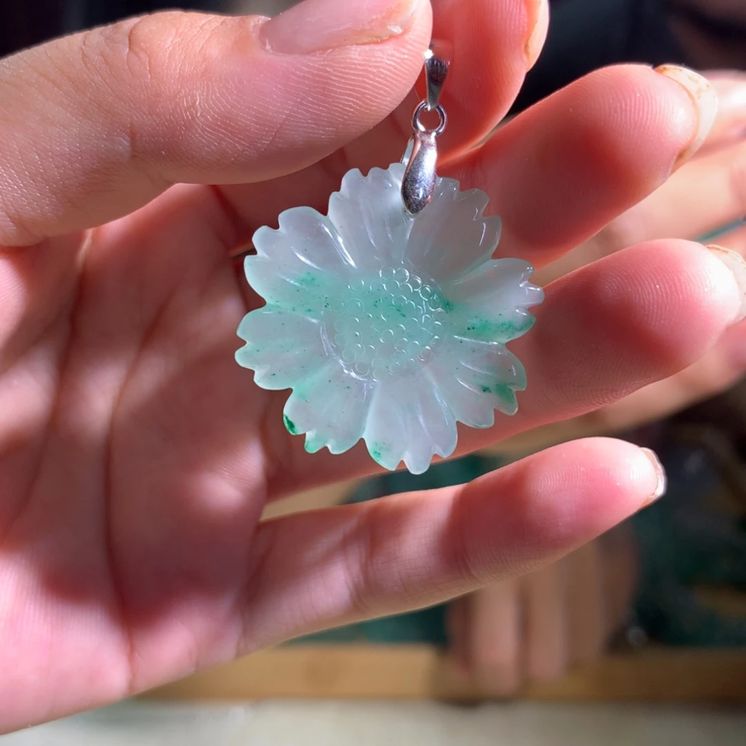 石英质玉（非洲翠）合金颈饰