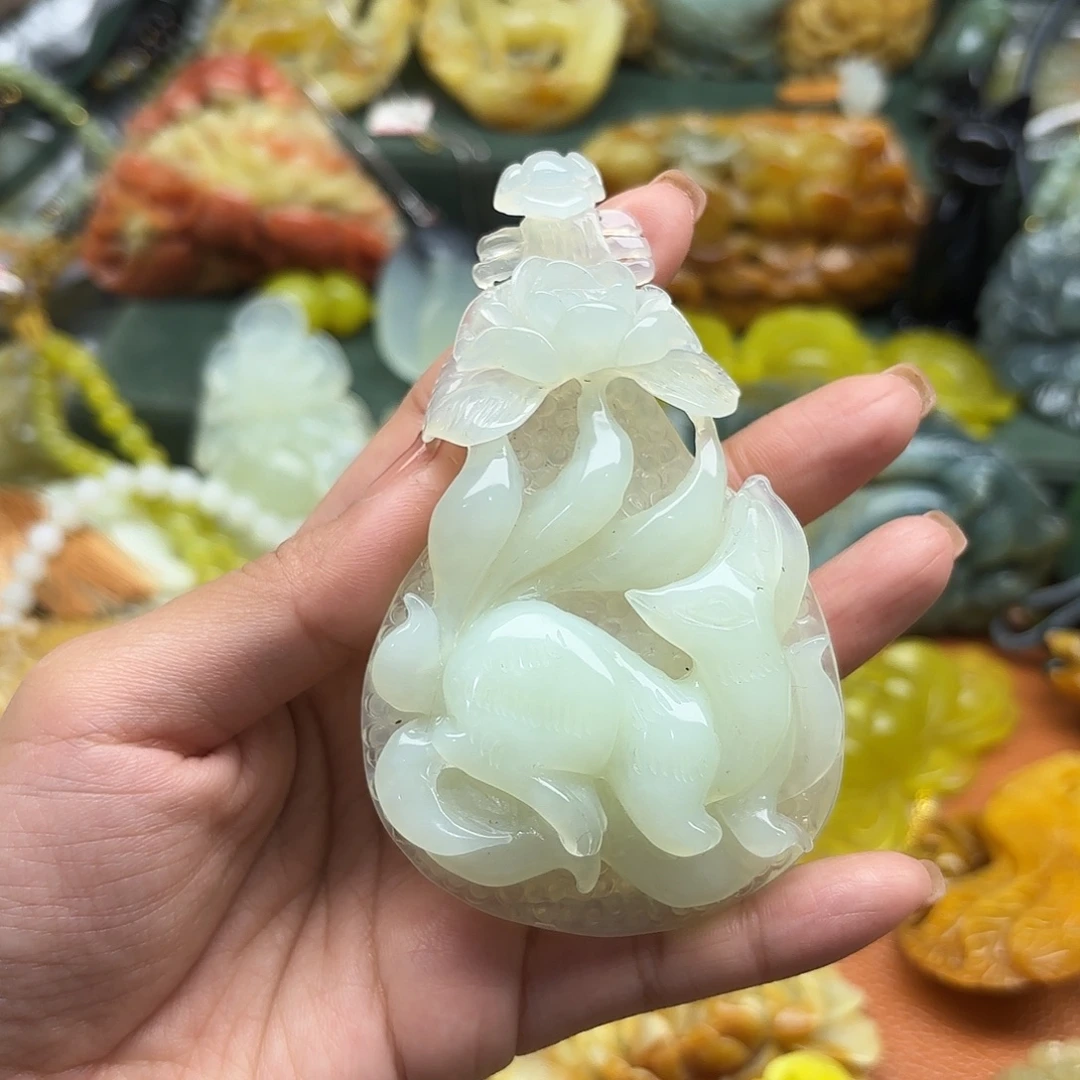 蛇纹石玉未镶嵌吊坠