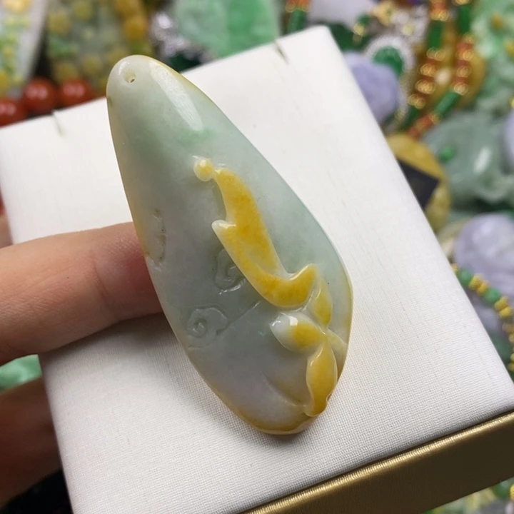 翡翠未镶嵌吊坠(赠链)