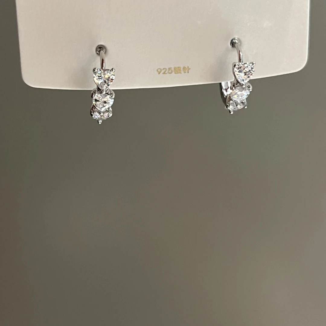 铜合金合成锆石耳饰 波光心动耳圈