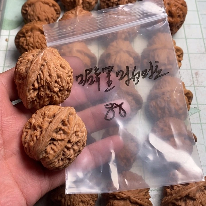 ****嘭文玩核桃把件核桃