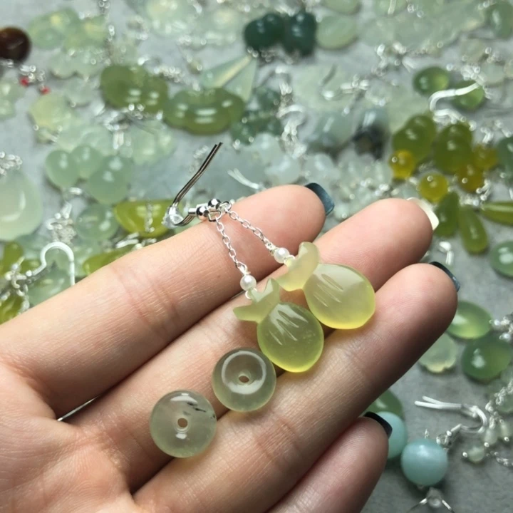 蛇纹石玉耳饰未镶嵌冯**姐