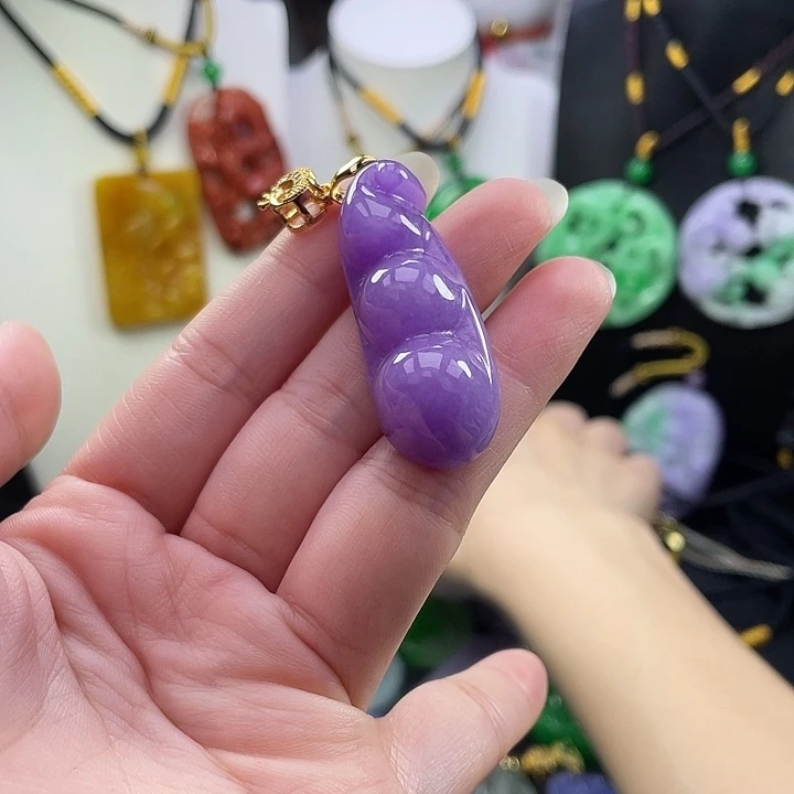 翡翠未镶嵌吊坠(赠链)