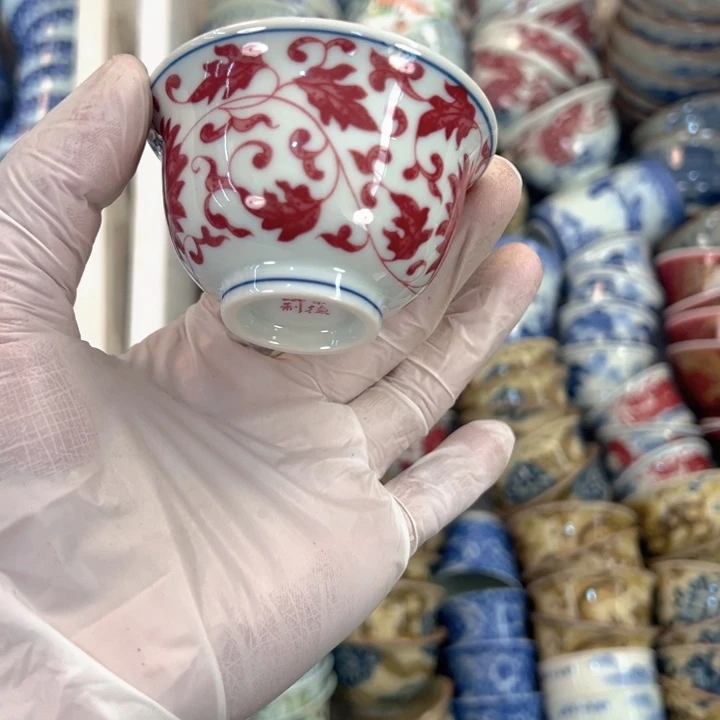 瓷片釉里红缠枝莲压手杯客杯