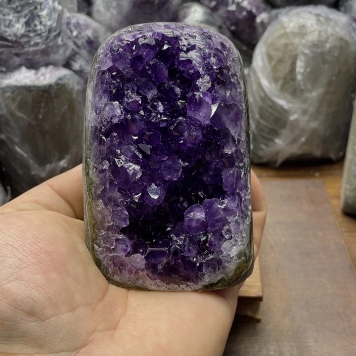 未镶嵌水晶大型摆件（非配饰）