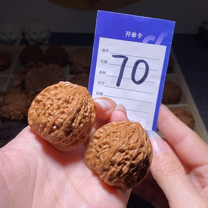 文玩核桃把件金牛37左右