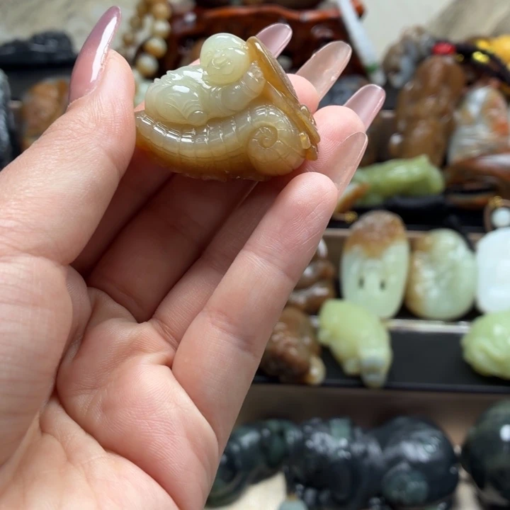 和田玉（糖玉）未镶嵌颈饰