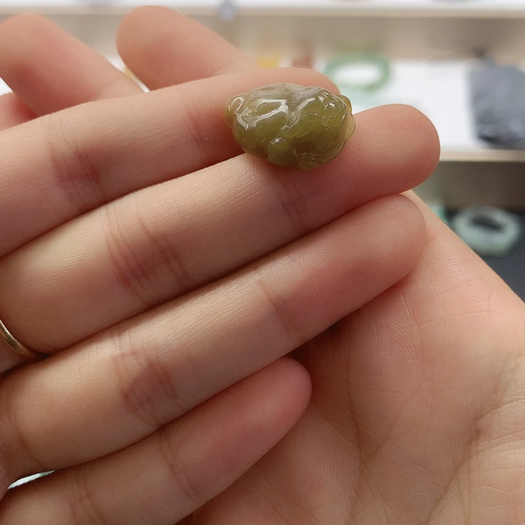 翡翠未镶嵌颈饰金蟾