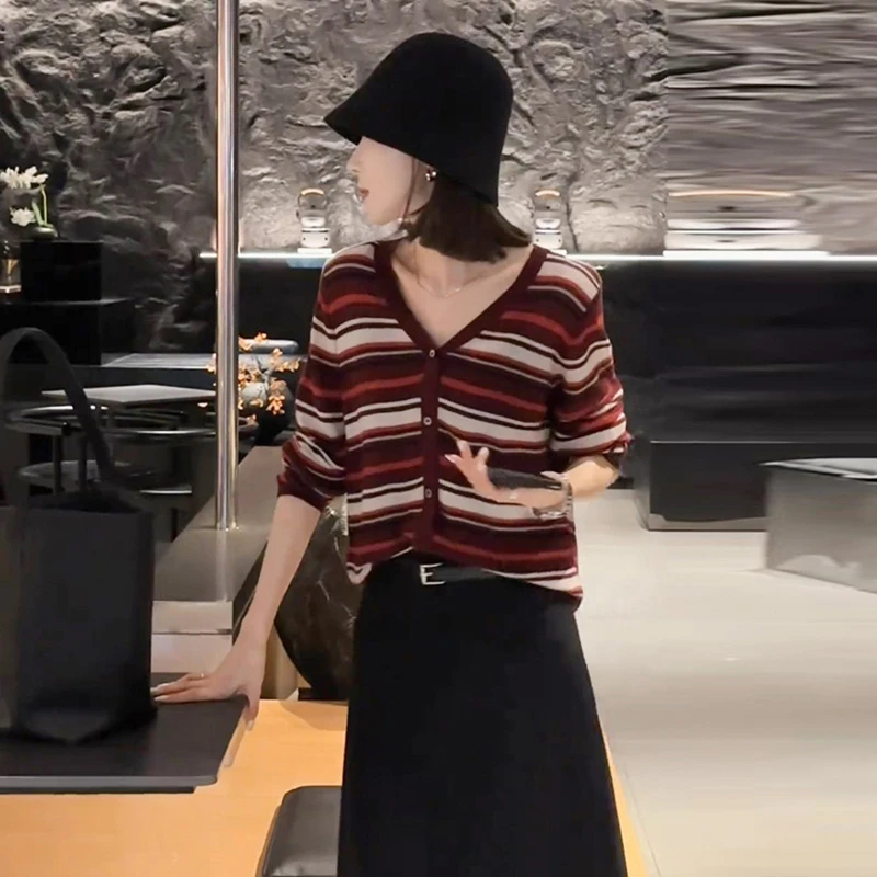 条纹V领针织衫女2025新款秋季慵懒风开衫外套短款小个子外搭上衣