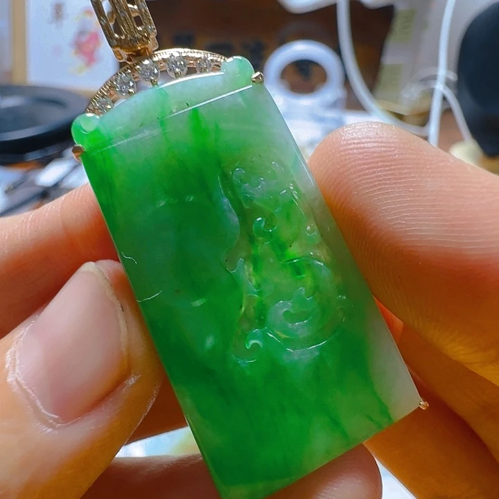翡翠18K金镶嵌颈饰翡翠4500