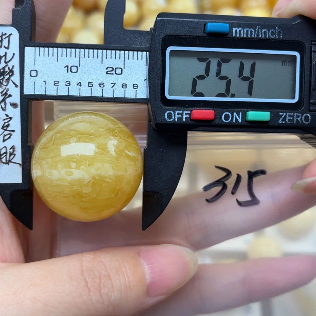 闹***滚裸石蜜蜡未镶嵌蜜蜡