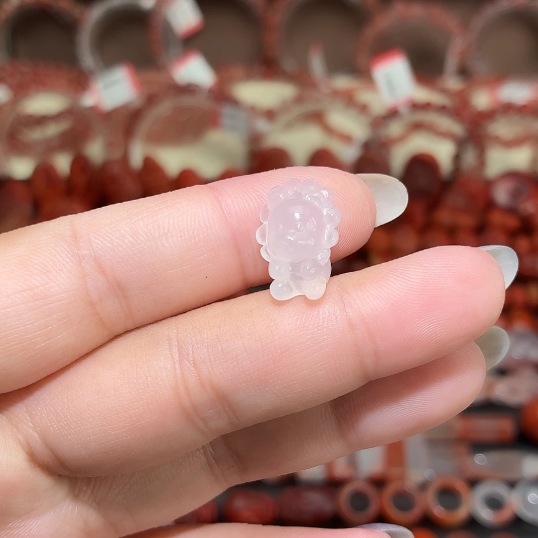 南红玛瑙未镶嵌颈饰狮子