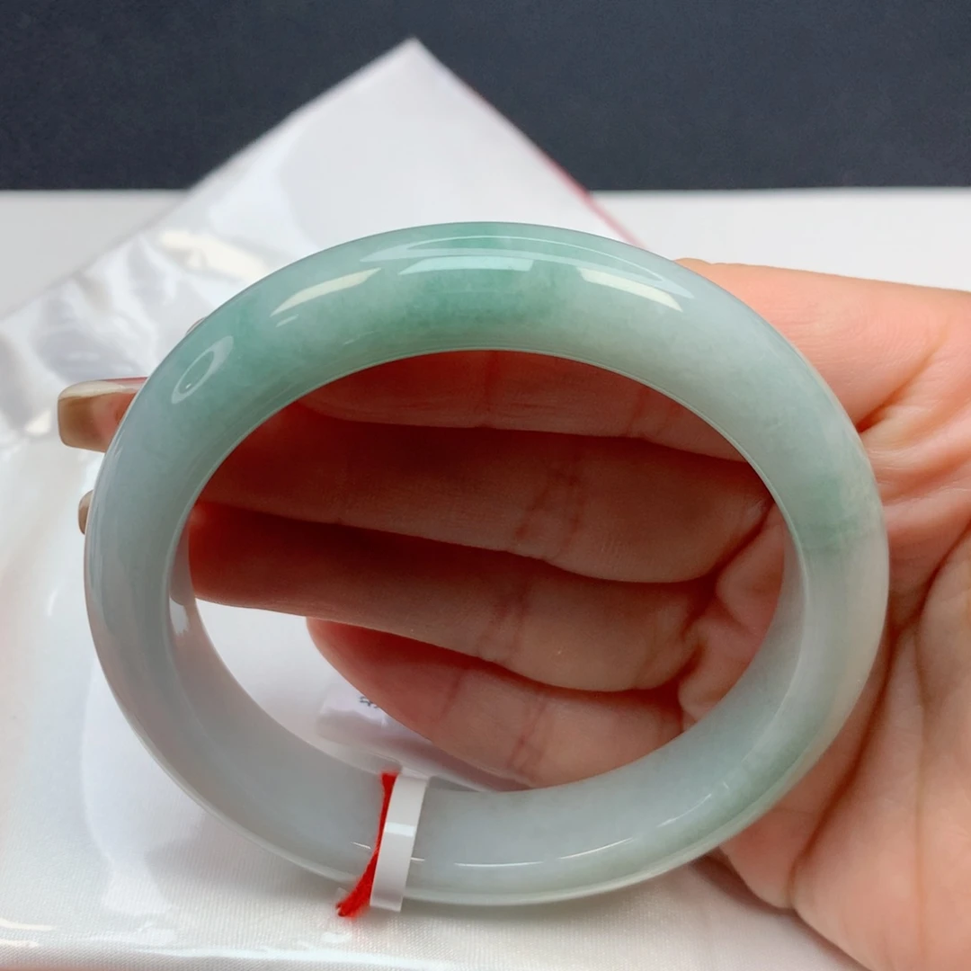 翡翠手镯未镶嵌冯*?56-57正圈