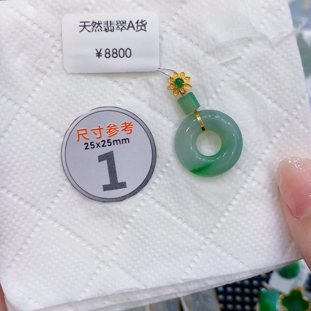 颈饰18K金镶嵌翡翠甜甜圈