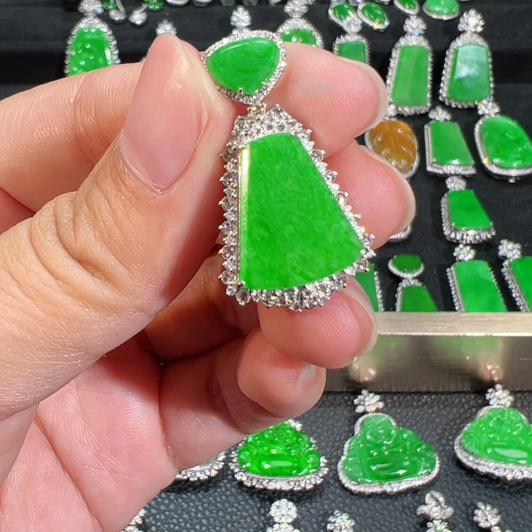 【闪购商品】翡翠吊坠(不含链)18K金镶嵌