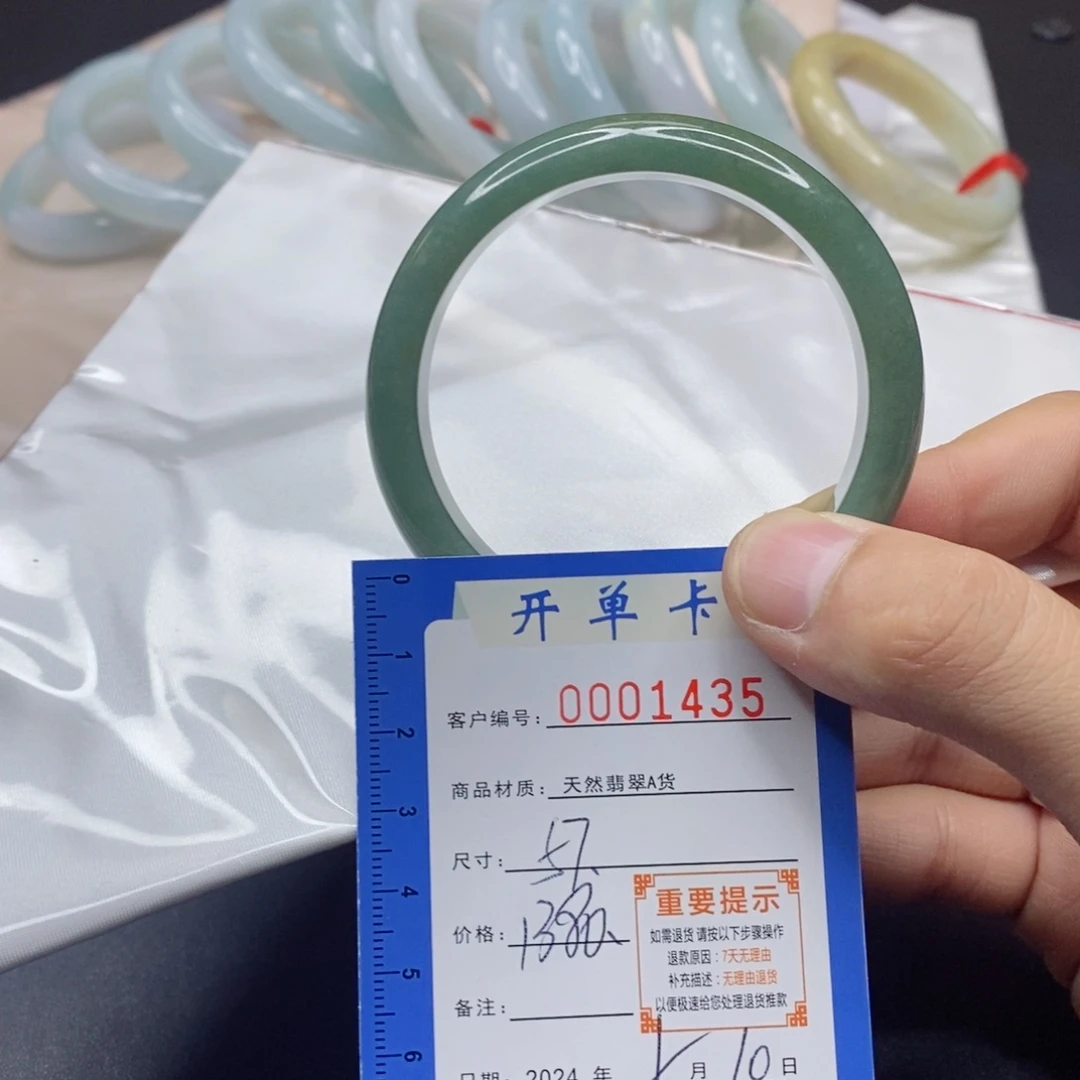 翡翠手镯未镶嵌翡翠