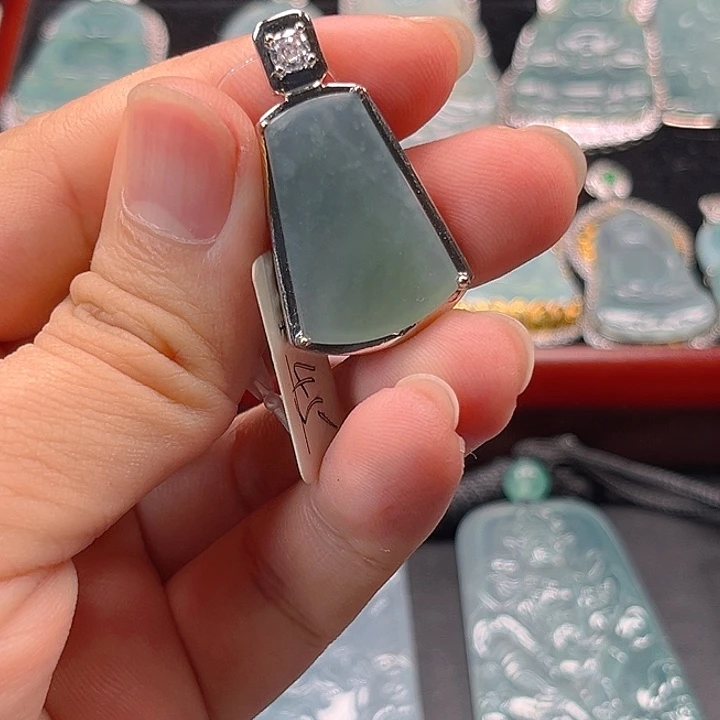 翡翠未镶嵌颈饰1,