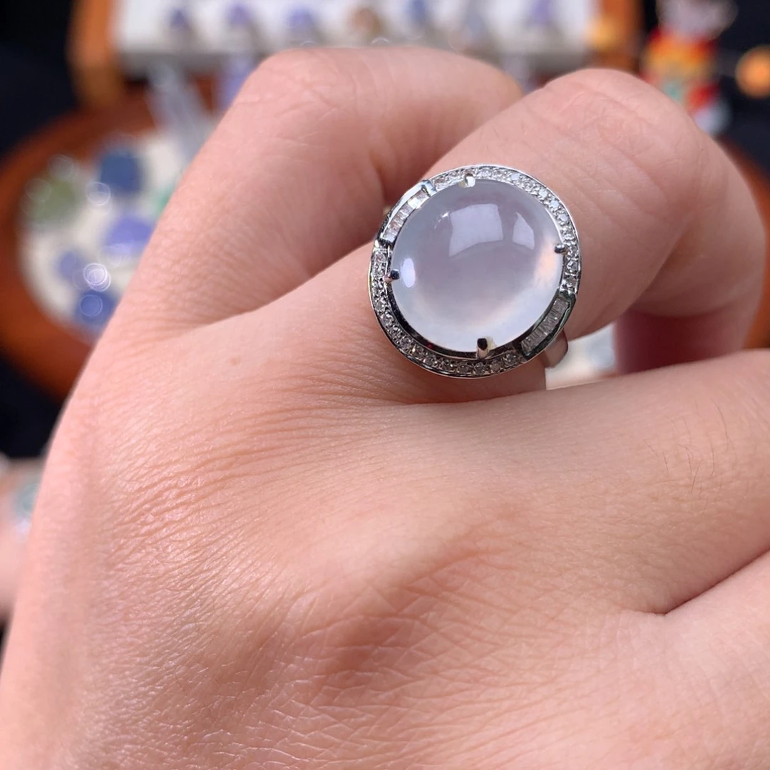 18K金镶嵌戒指翡翠蛋面戒指