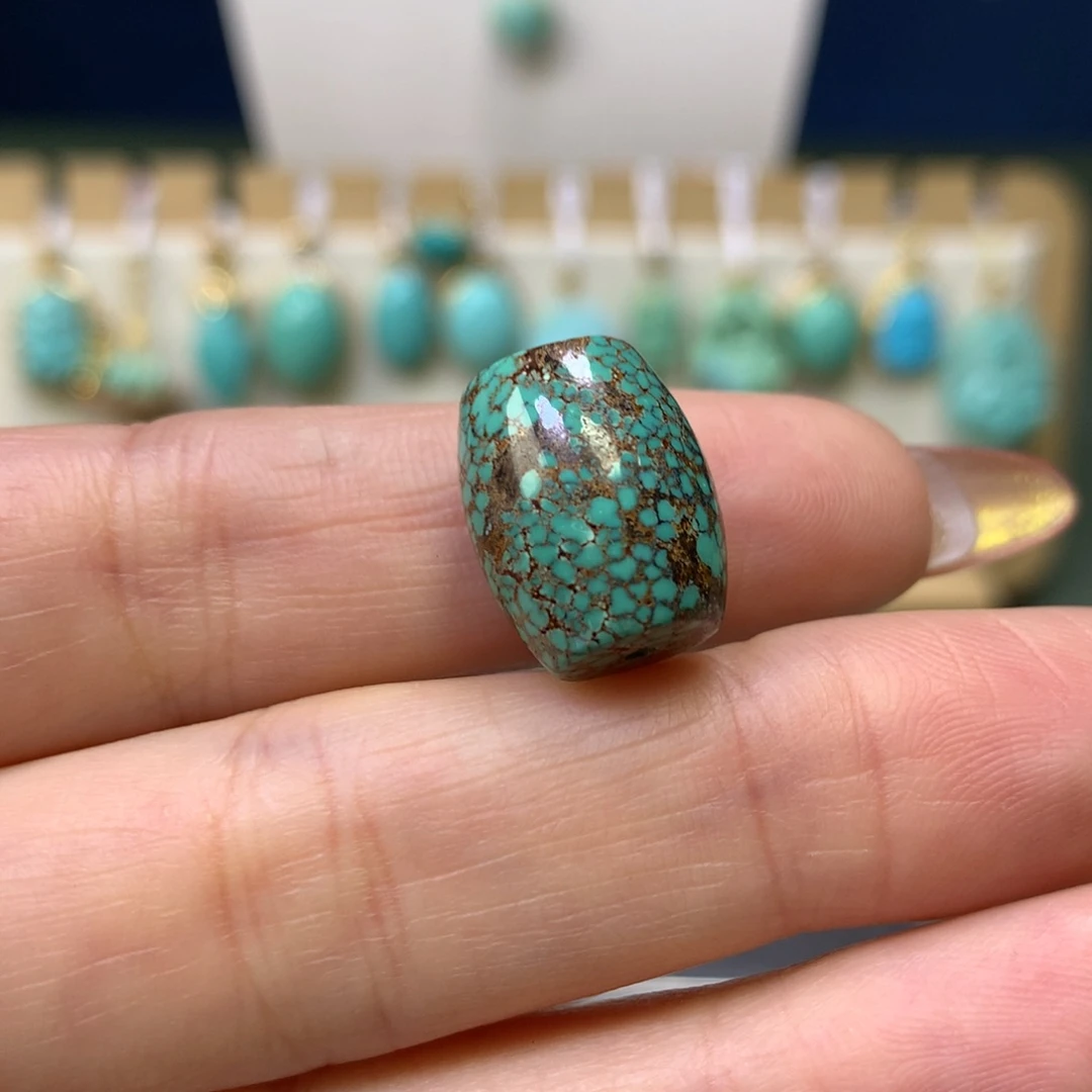 绿松石吊坠未镶嵌晨***?