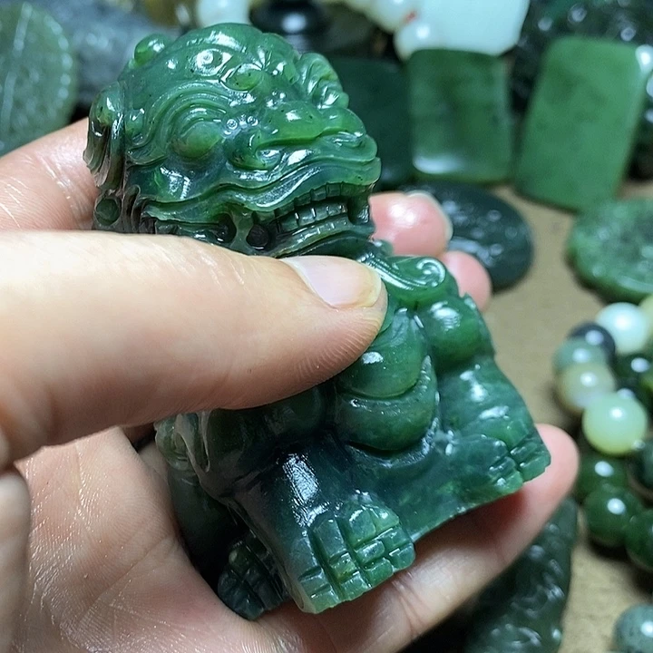 碧***天和田玉未镶嵌颈饰