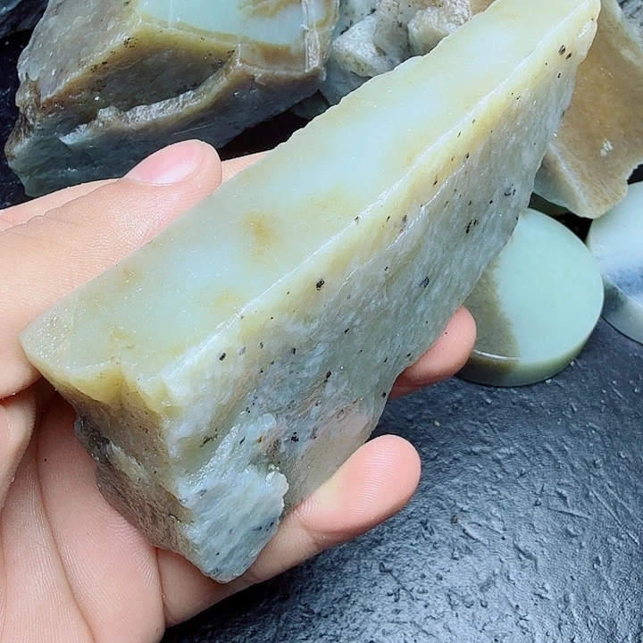 未镶嵌和田玉（糖玉）珠宝奇石