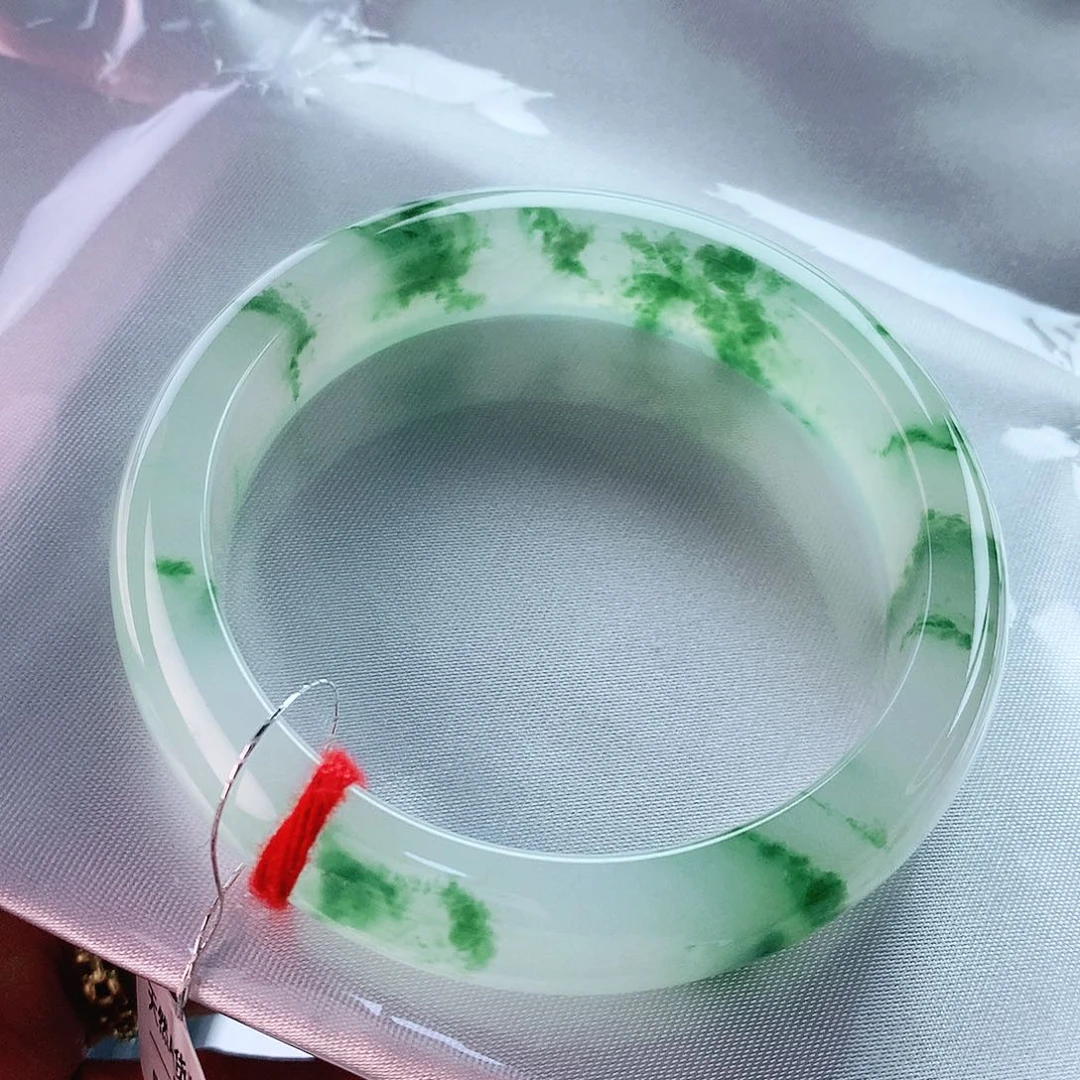 翡翠手镯未镶嵌53圈