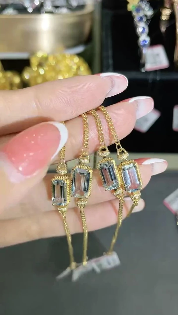 18K金镶嵌海蓝宝石手链 多样性发其一