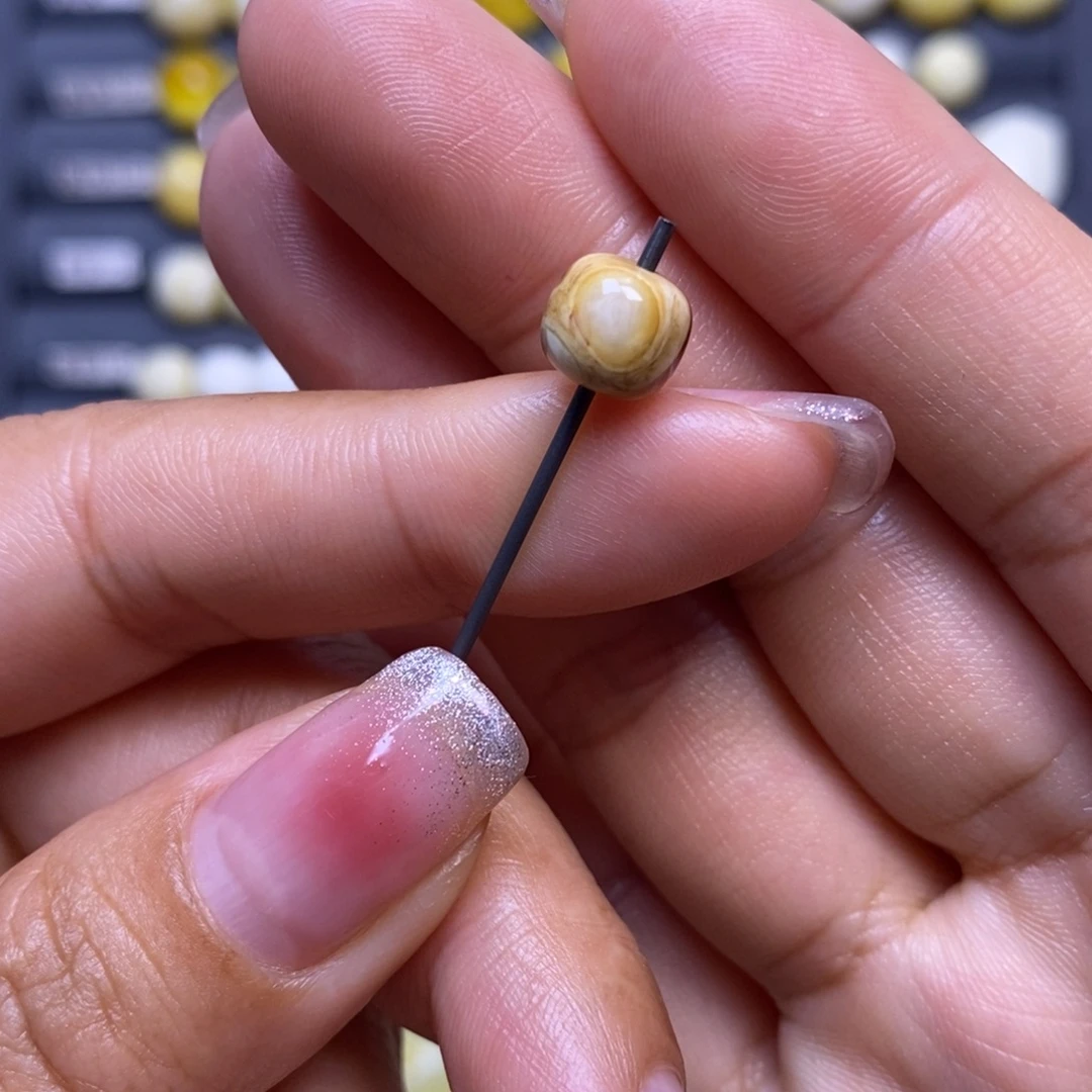 蜜蜡未镶嵌珠宝奇石沁色妖花老型8.2*7.2mm