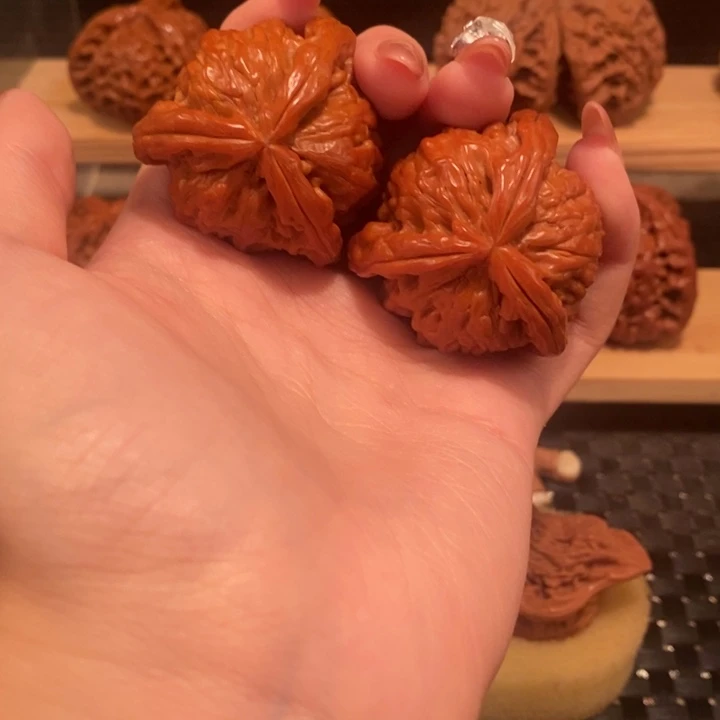 吊坠文玩核桃核桃。白狮子。40尺