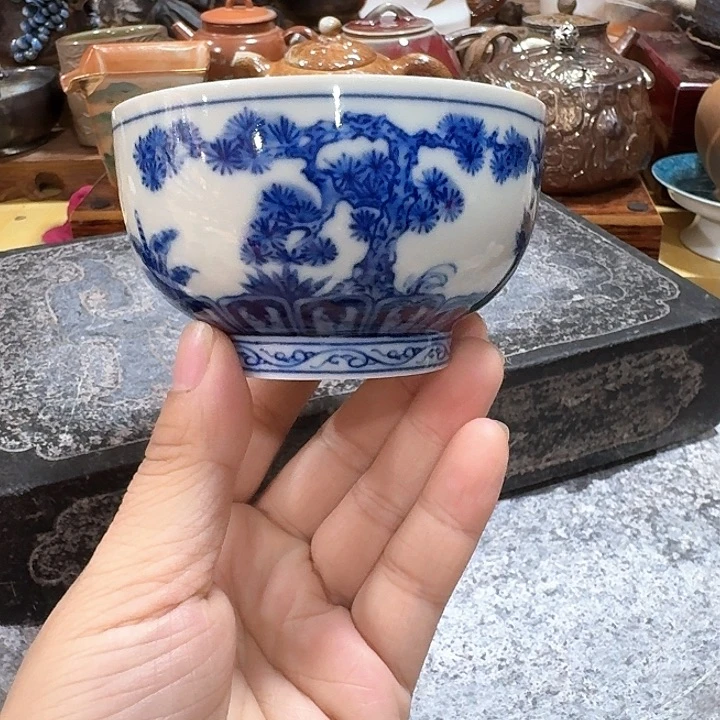 主人杯一个，瓷。品茗
