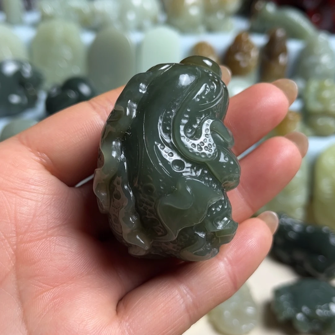 和田玉未镶嵌把件