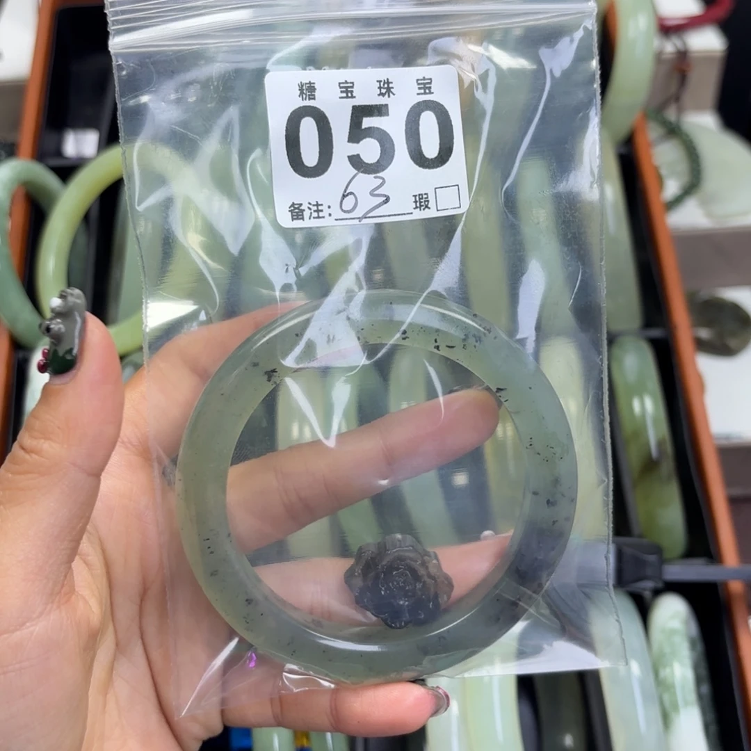如***•蛇纹石玉未镶嵌手镯