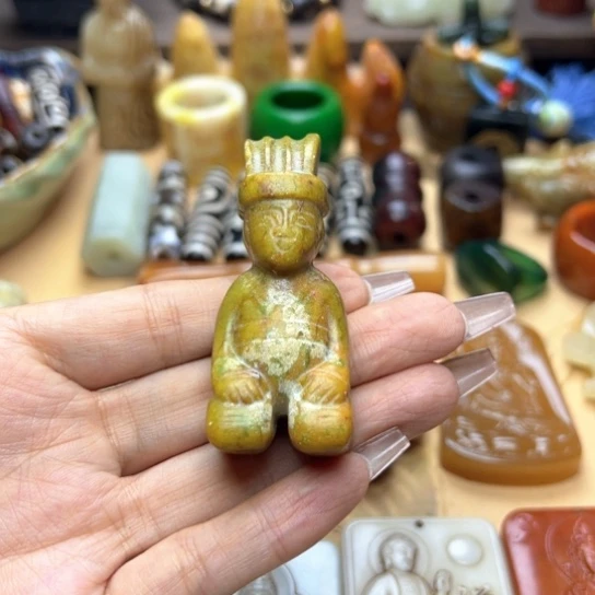 蛇纹石玉未镶嵌颈饰