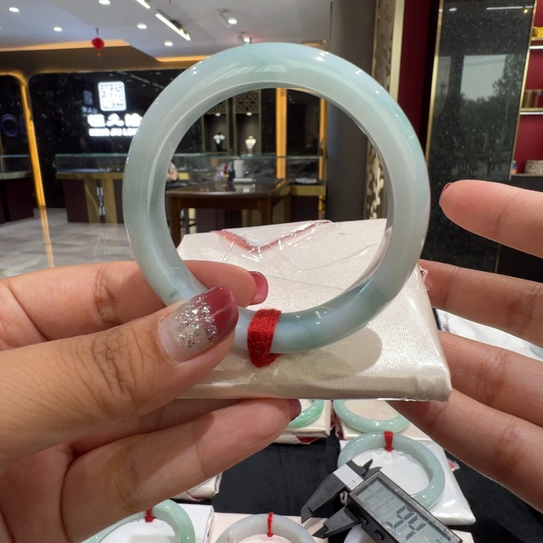 未镶嵌手镯翡翠牛奶底飘蓝花5253