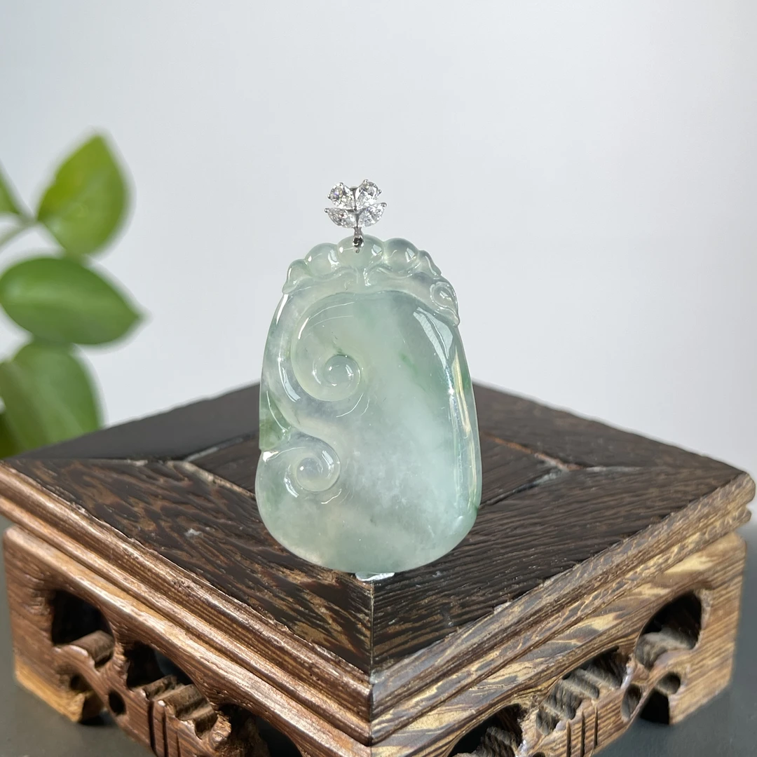 JXA25-123 天然缅甸A货翡翠 18K钻扣如意