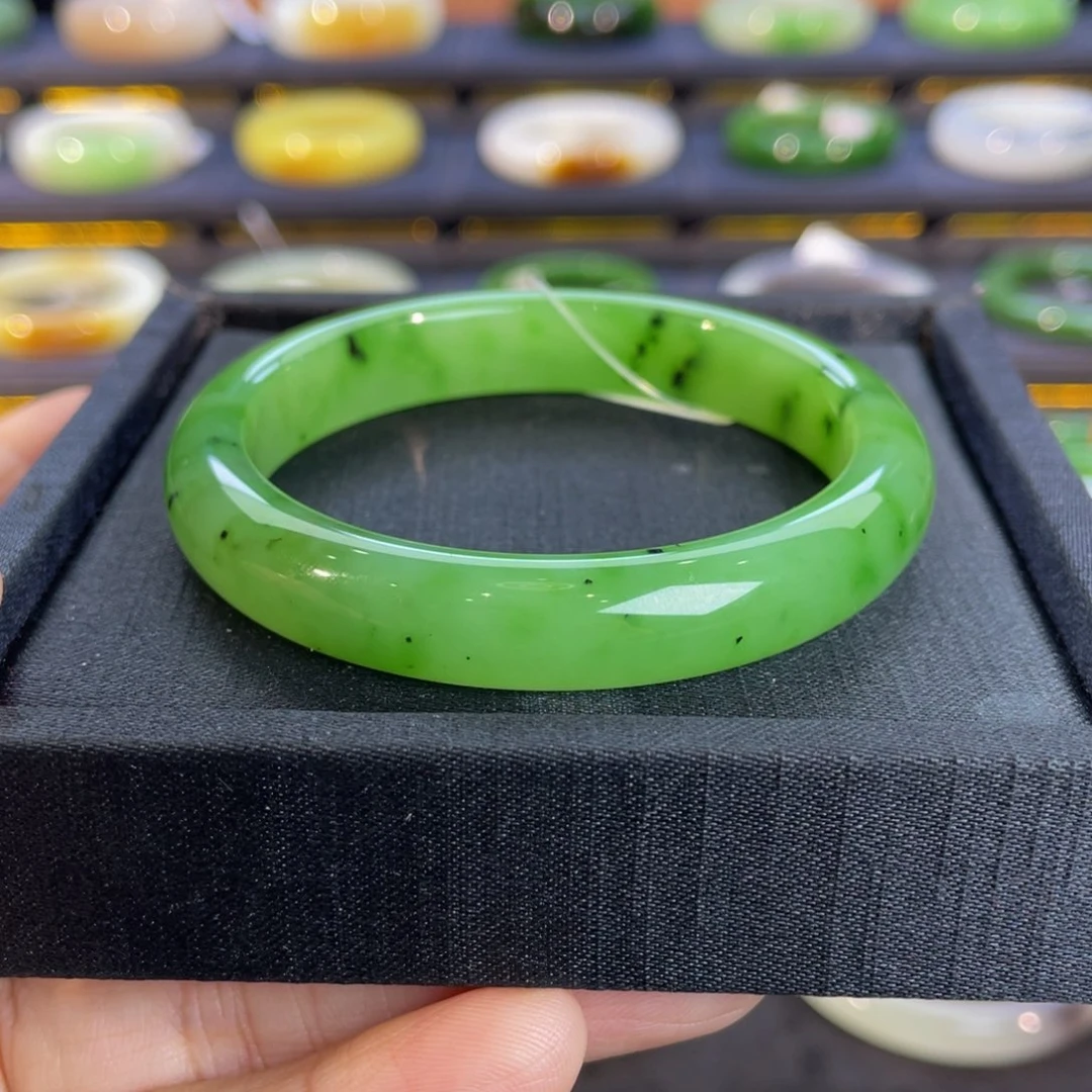 未镶嵌手镯和田玉-冰底苹果绿猕猴桃54