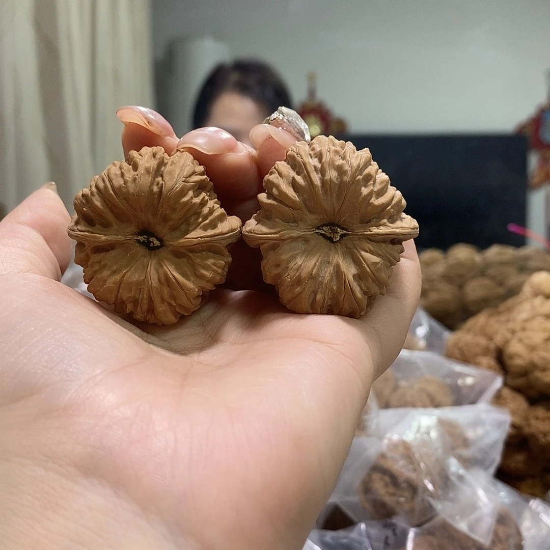 把件文玩核桃38平谷凹底尖有伤