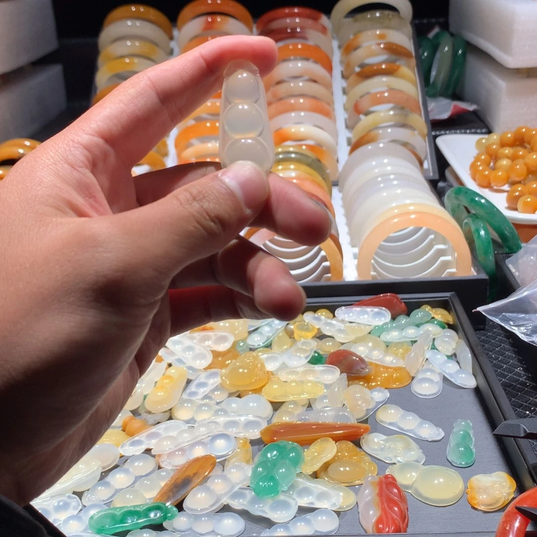 未镶嵌手镯石英质玉