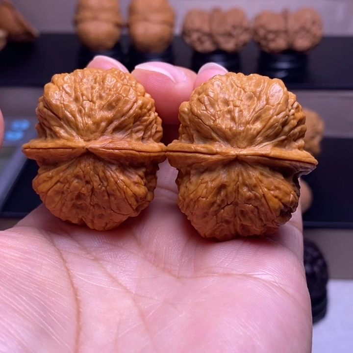 文玩核桃把件鬼脸铁蝴蝶86