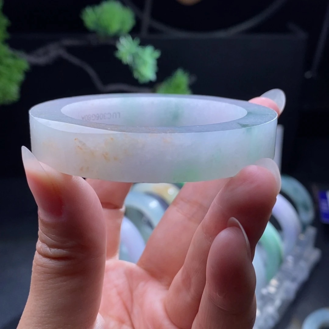 定制翡翠未镶嵌翡翠手镯