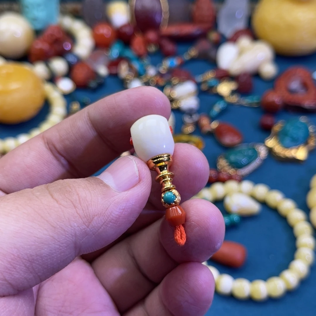 丿***卅琥珀18K金镶嵌珠宝奇石57