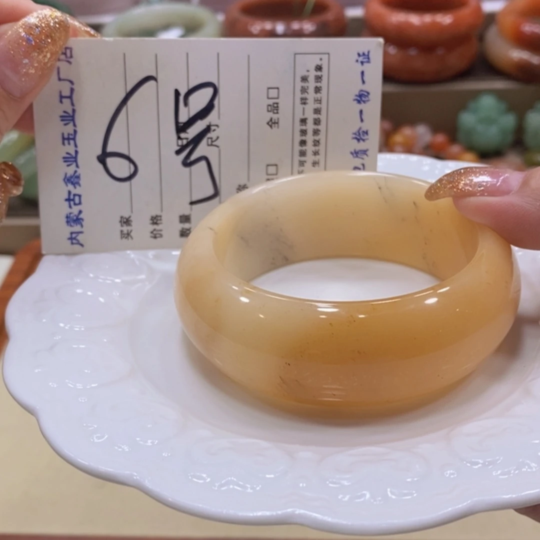 【闪购商品】未镶嵌手镯石英质玉