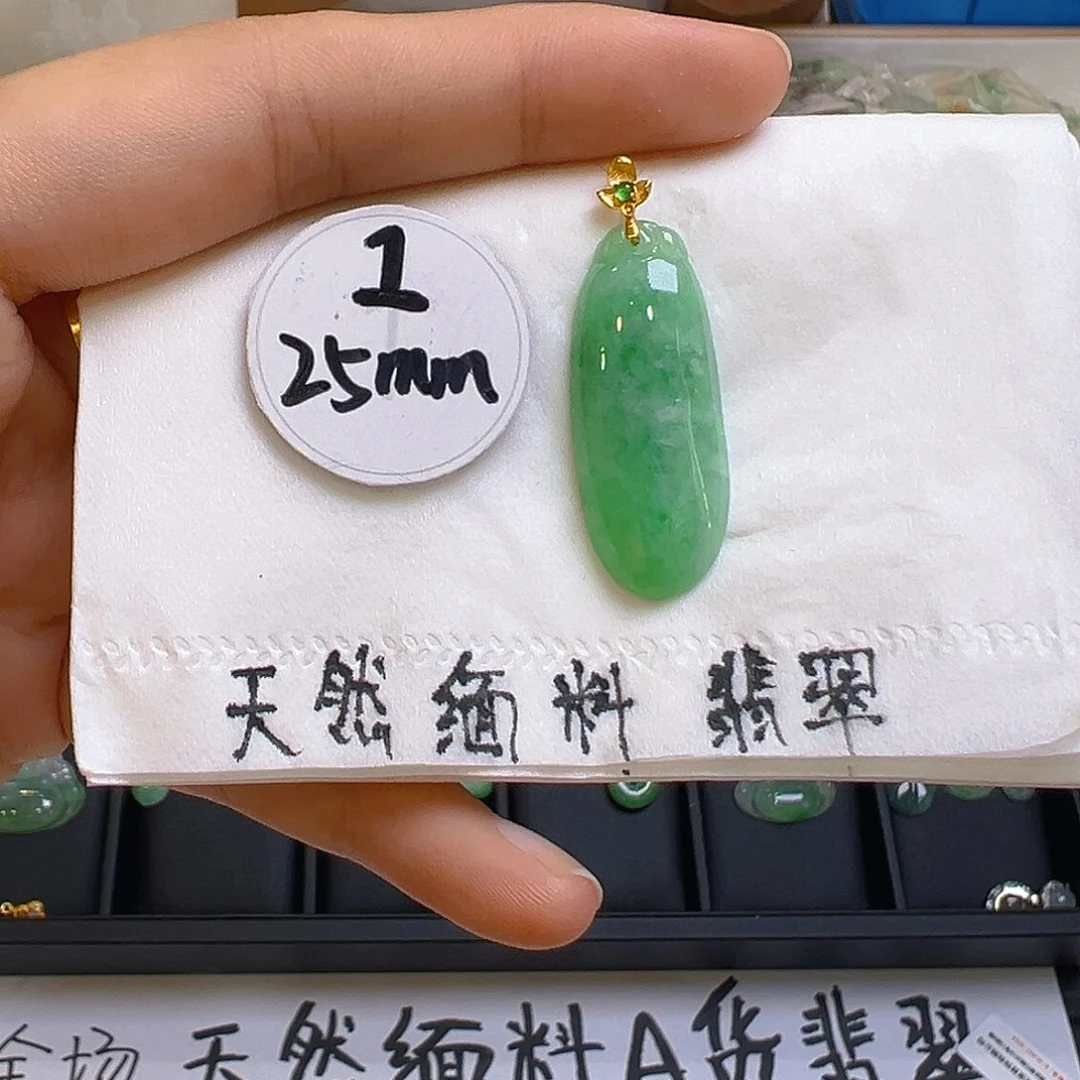 翡翠颈饰18K金镶嵌翡翠